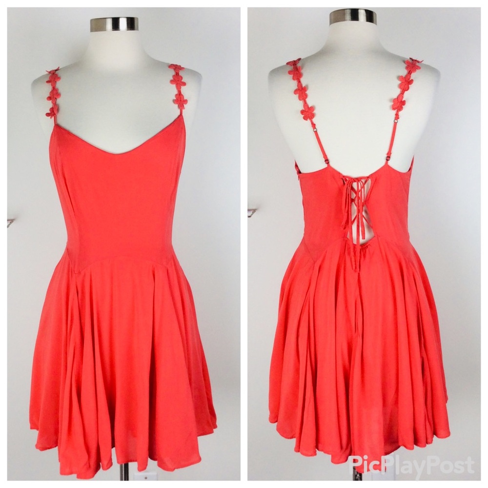 Kimchi Blue Gorgeous Strappy Flowy Dress Size (M)